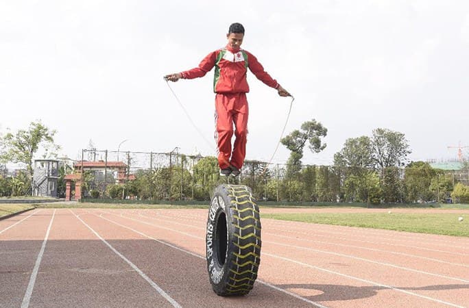Most skips on an upright tyre in one minute
